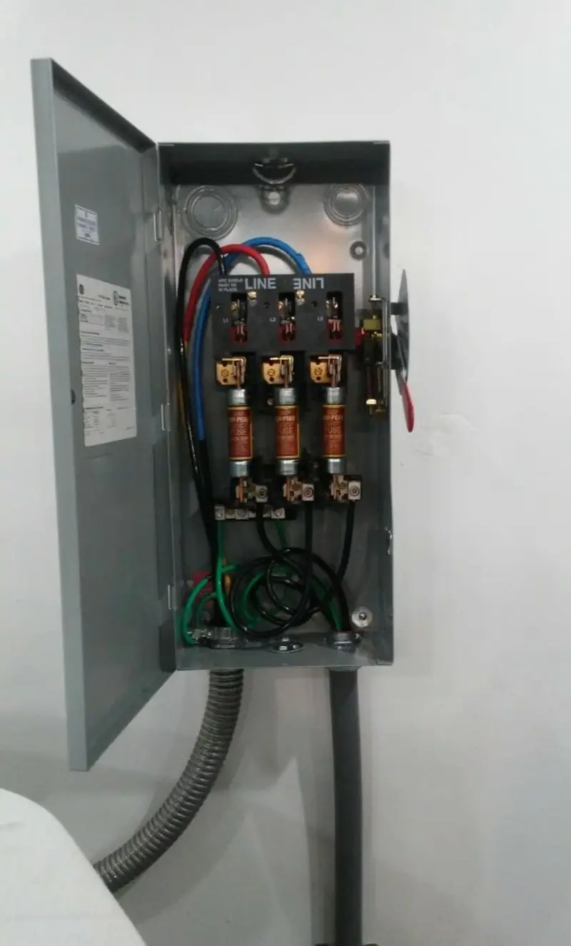 Three-phase disconnect switch installed for Smoke Detector Installation in New Baden